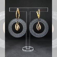 Load image into Gallery viewer, Loine Earrings