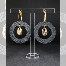 Load image into Gallery viewer, Loine Earrings
